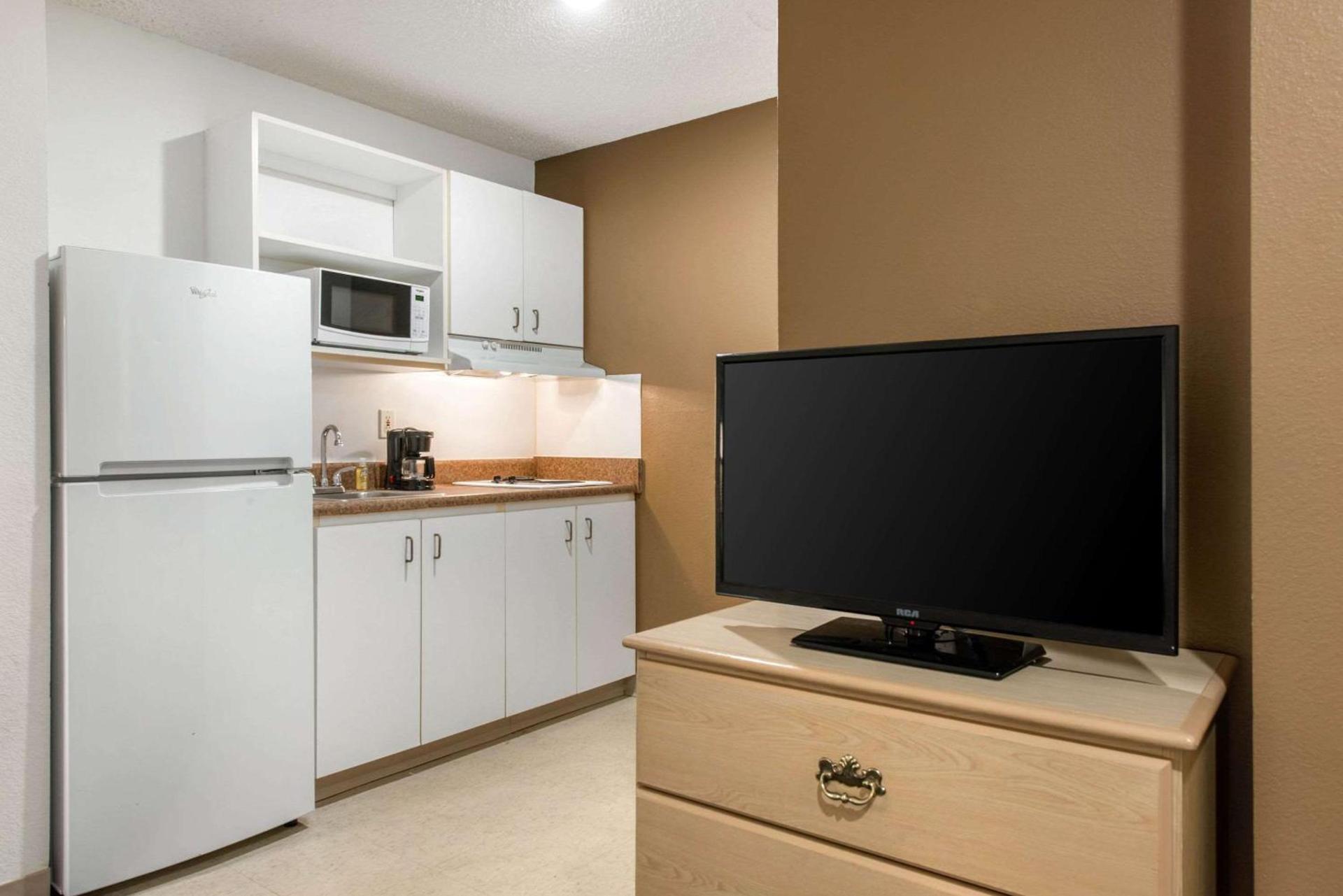 Birch Hill Suites - Lakeland photo 22