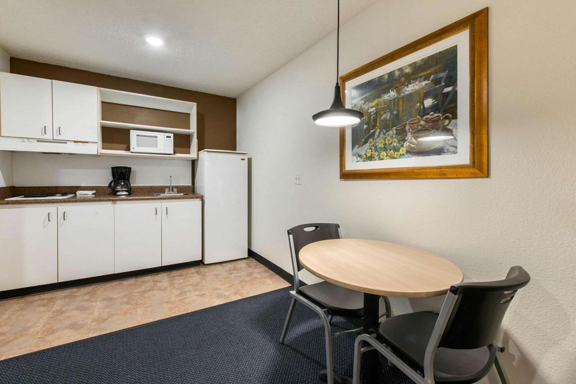 Birch Hill Suites - Lakeland photo 20