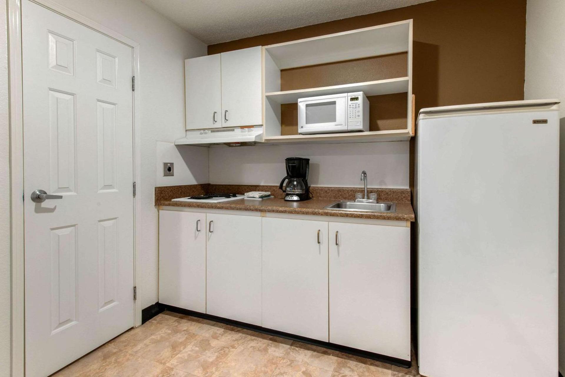 Birch Hill Suites - Lakeland photo 19