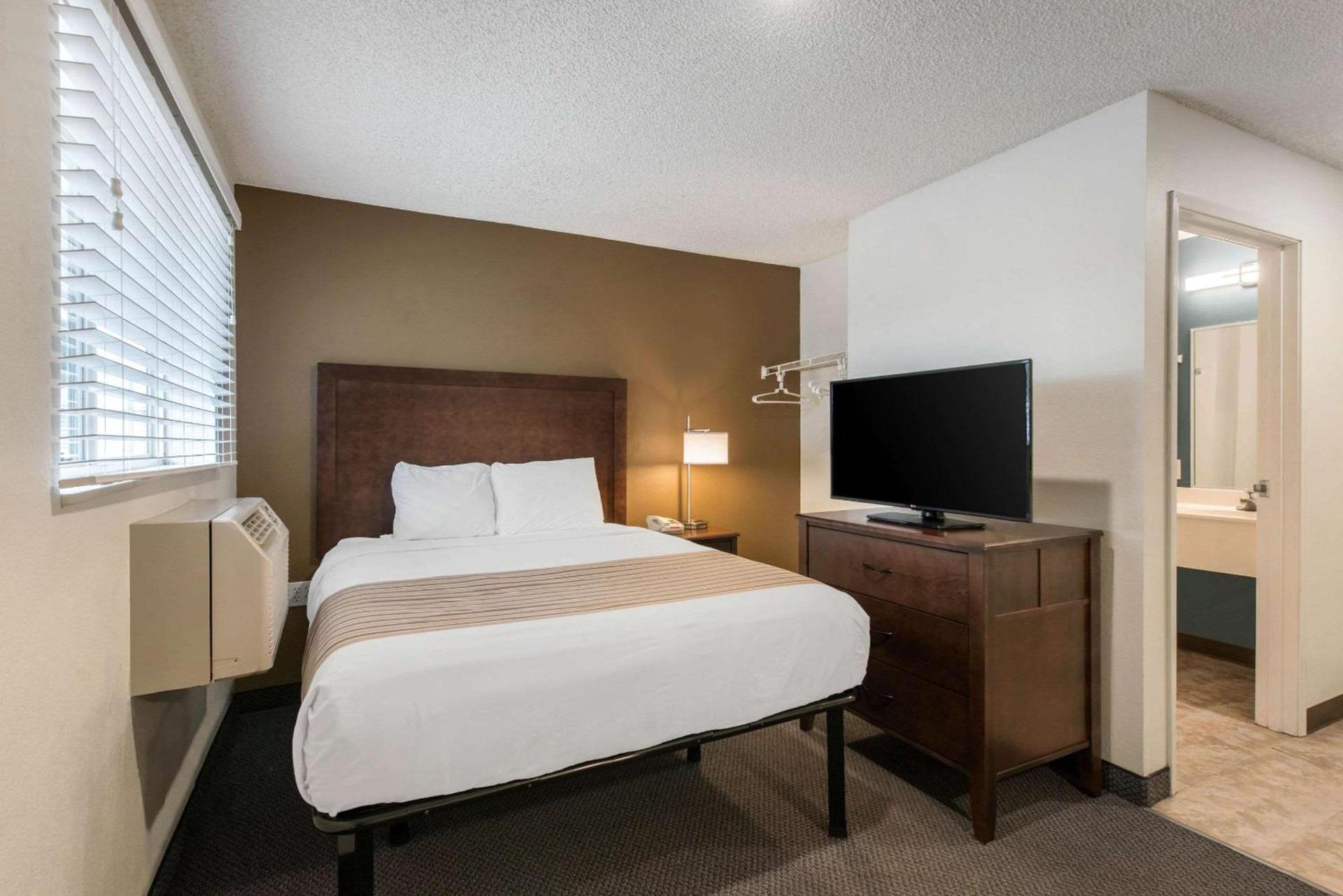 Birch Hill Suites - Lakeland photo 17