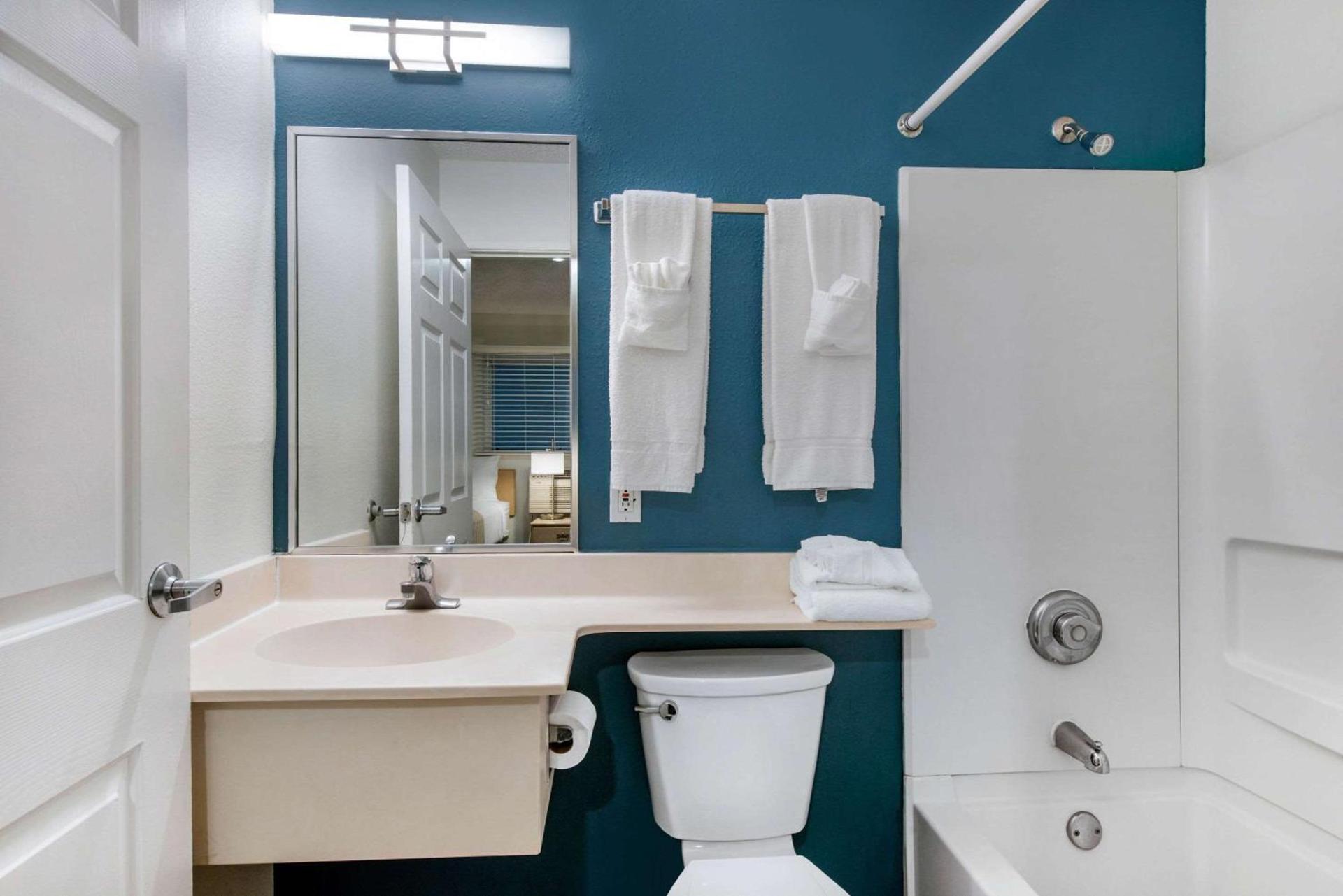 Birch Hill Suites - Lakeland photo 12