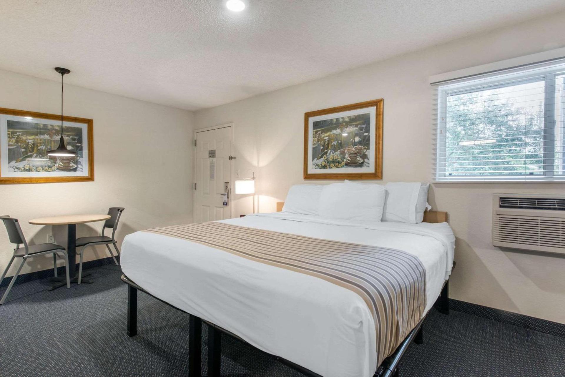 Birch Hill Suites - Lakeland photo 8