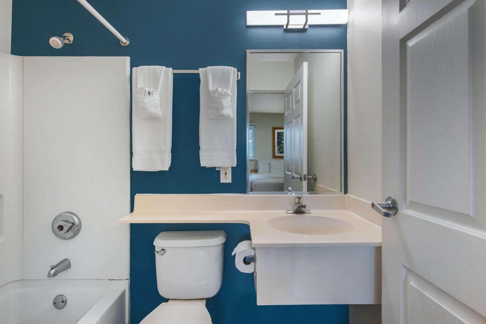 Birch Hill Suites - Lakeland photo 7