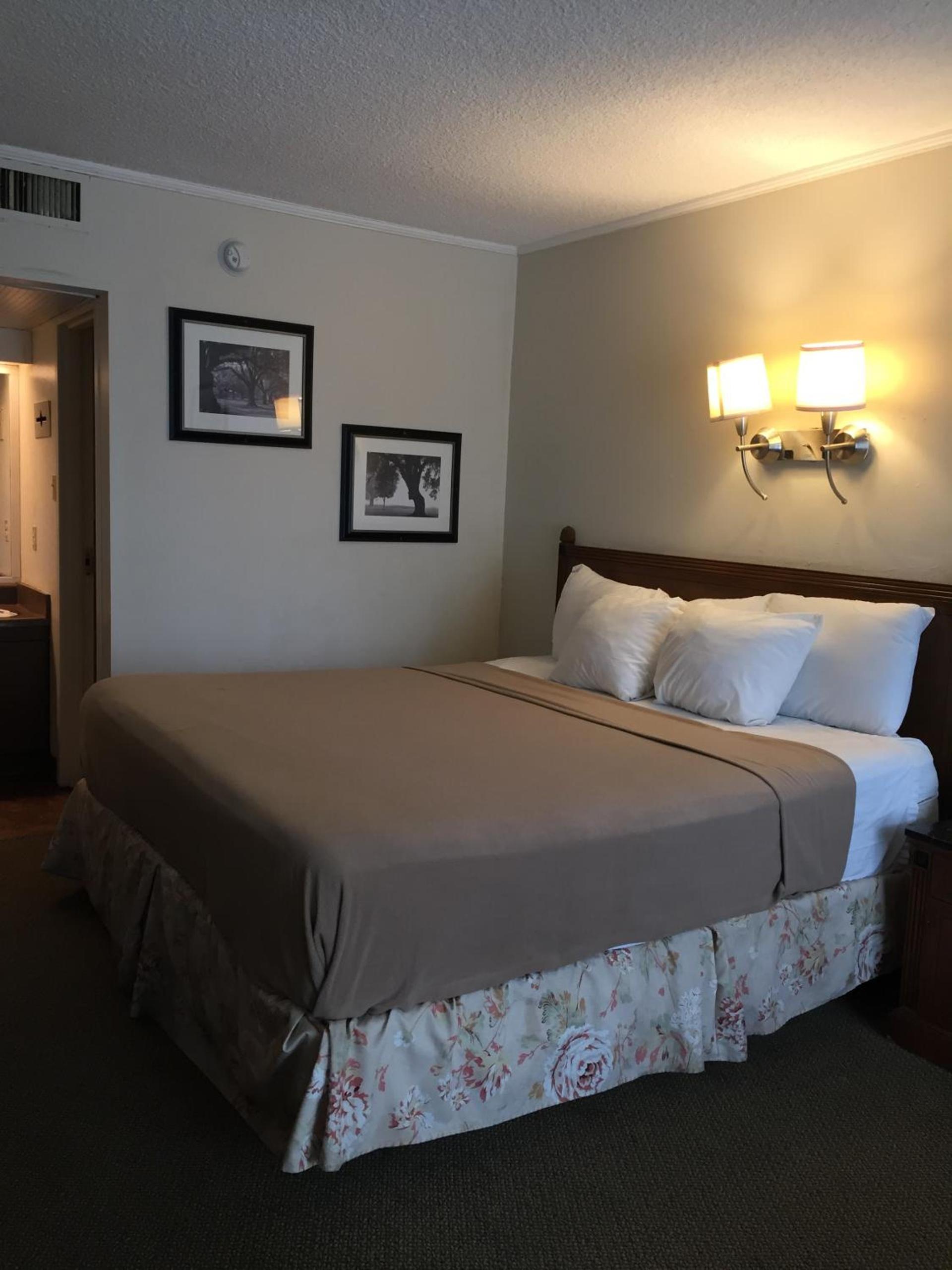 Cheshire Motor Inn photo 2