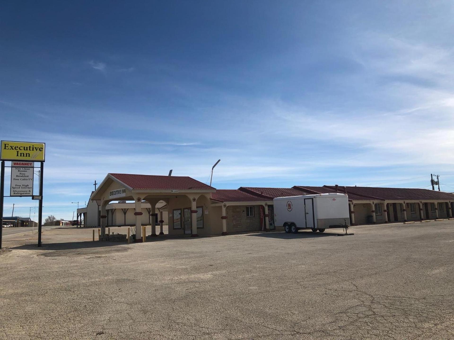 Executive Inn Snyder photo 9