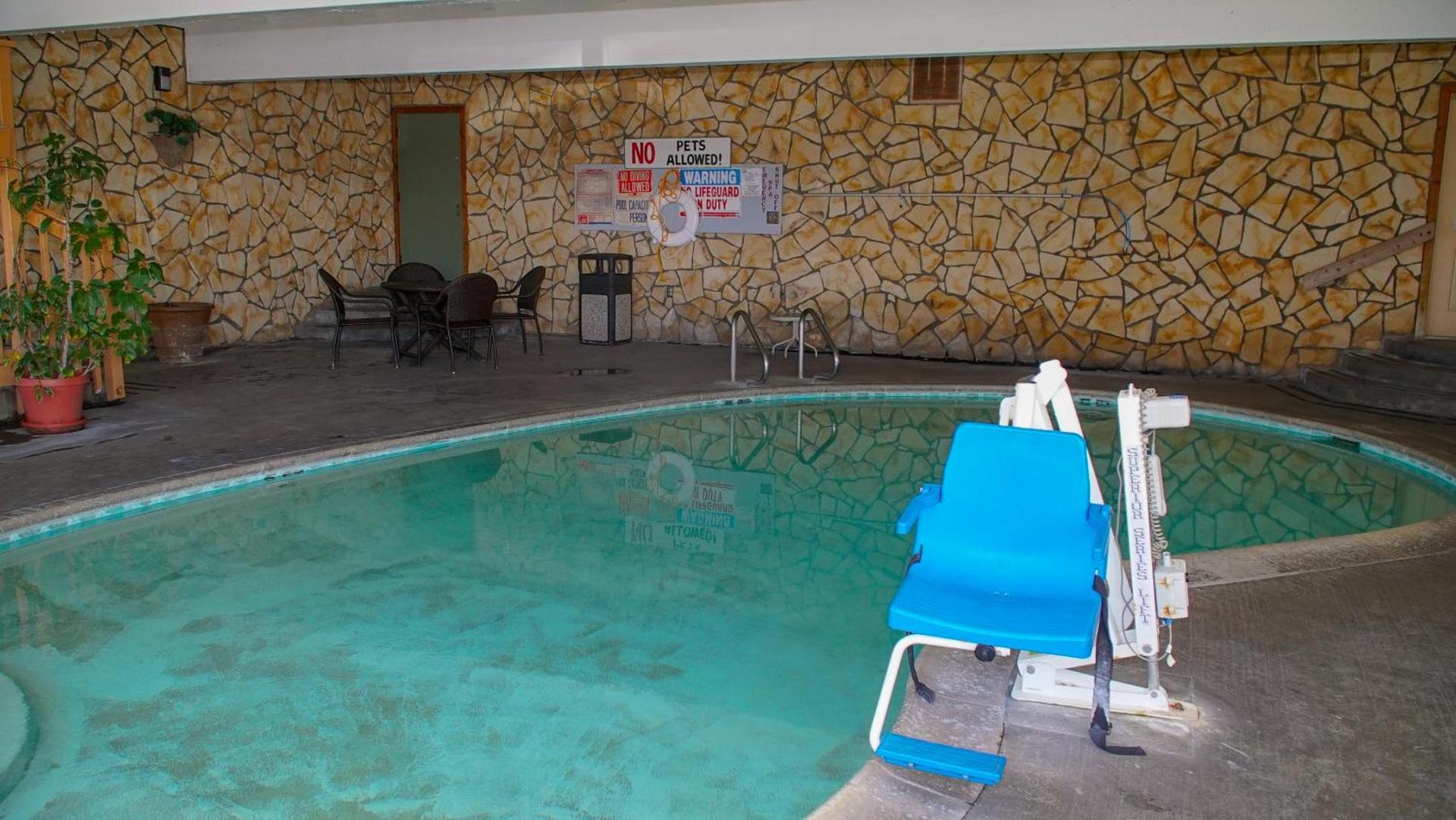 Silver Surf Motel photo 31