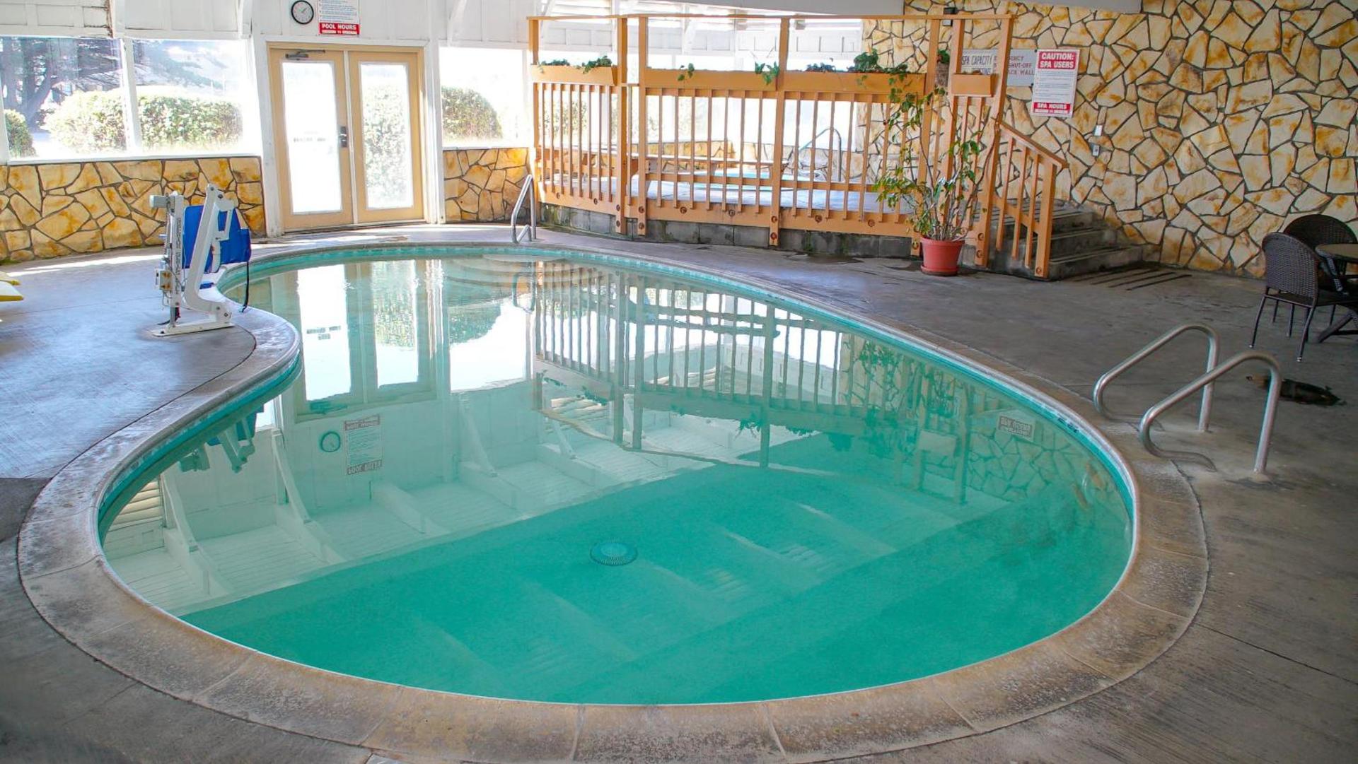 Silver Surf Motel photo 32