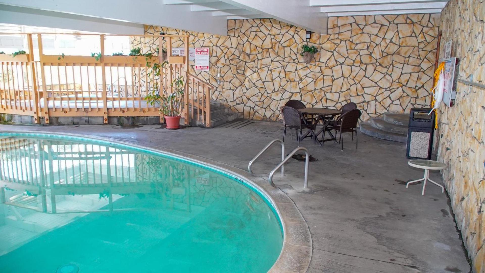 Silver Surf Motel photo 33