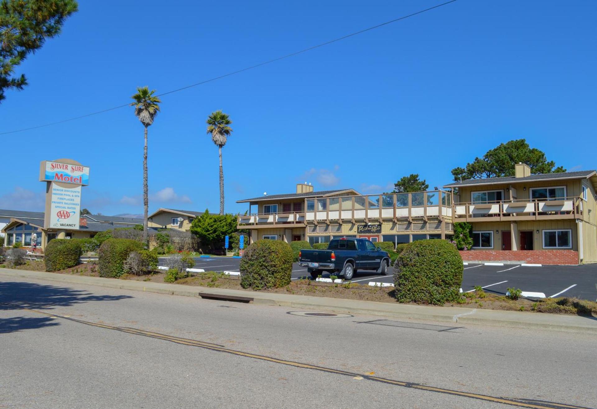 Silver Surf Motel photo 39