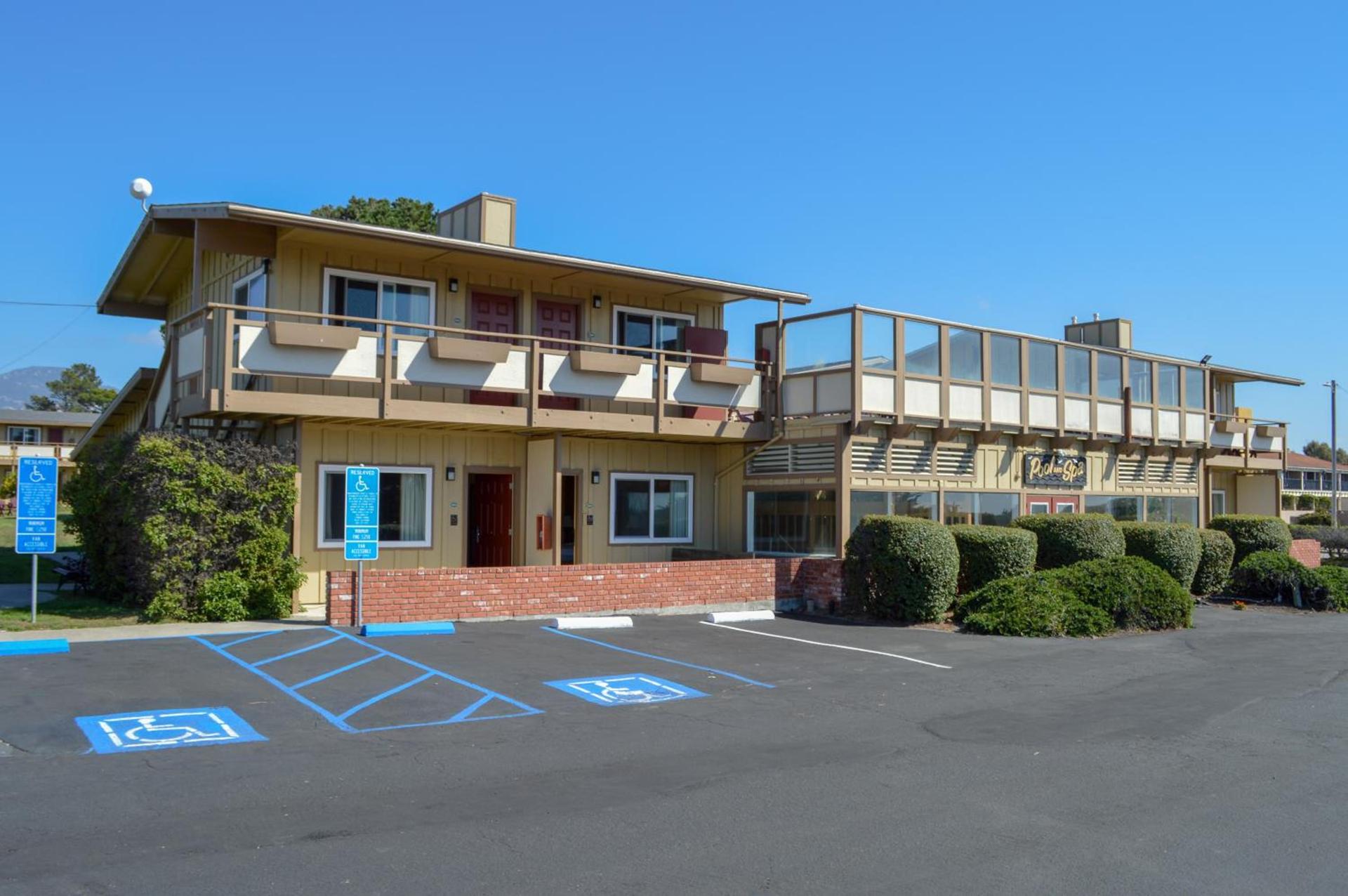 Silver Surf Motel photo 40