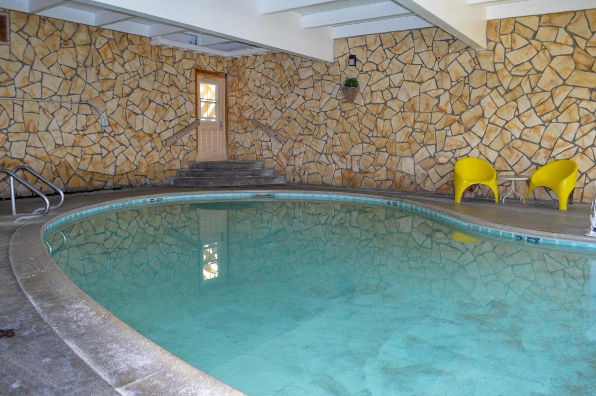 Silver Surf Motel photo 44