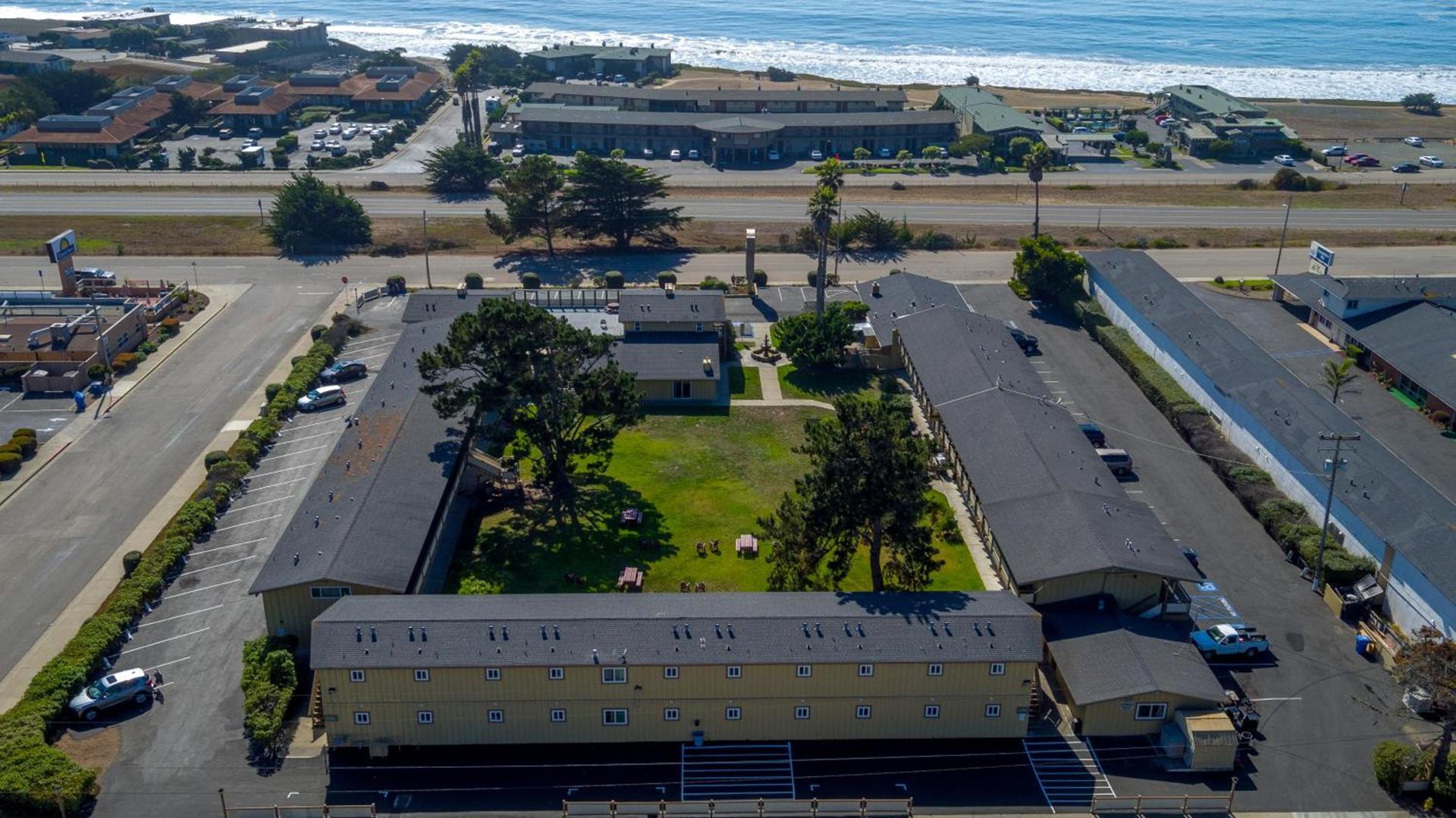 Silver Surf Motel photo 46