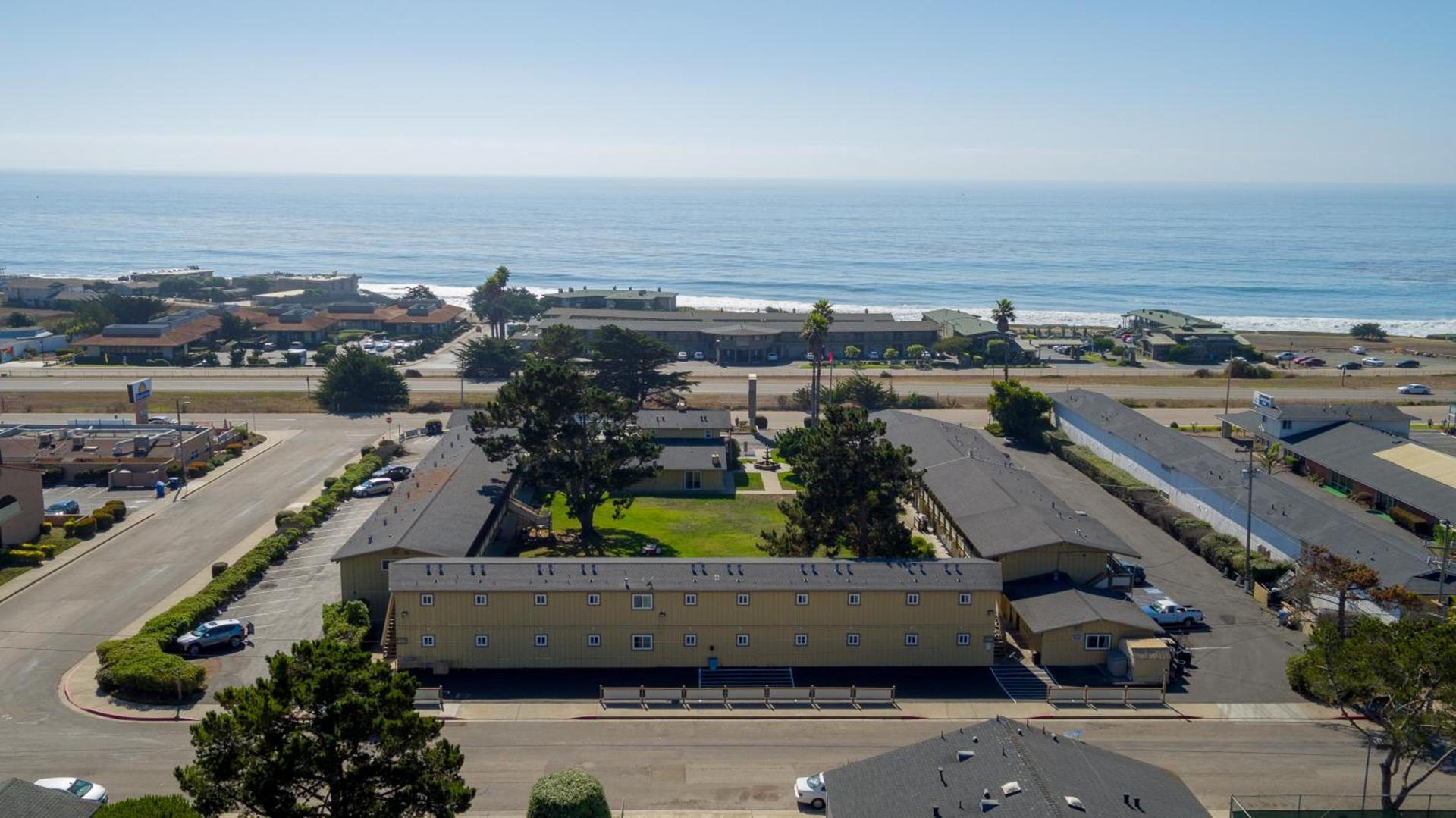 Silver Surf Motel photo 47