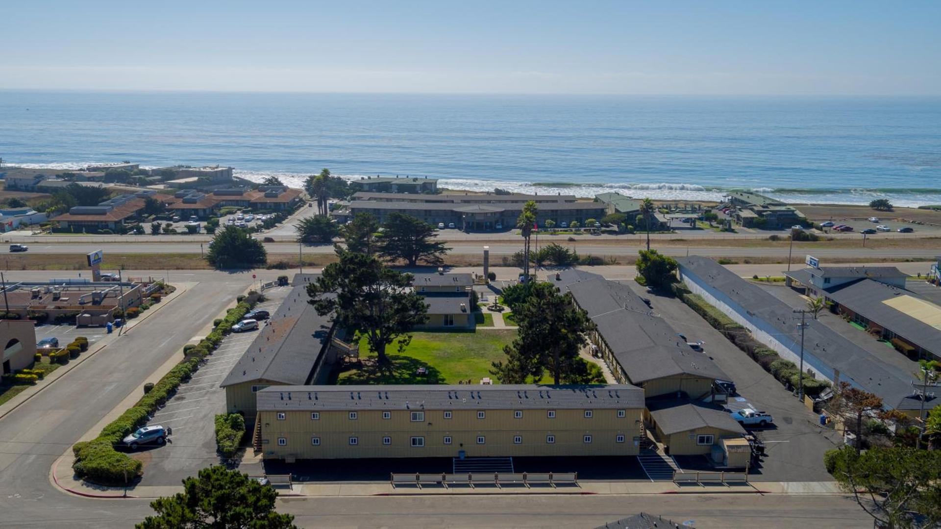 Silver Surf Motel photo 48