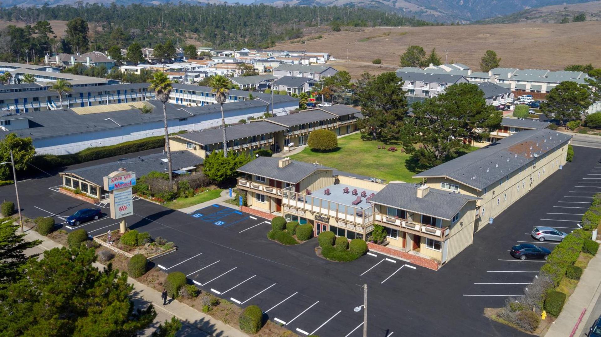 Silver Surf Motel photo 49