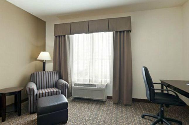 Holiday Inn Express Hotel & Suites Lander by IHG photo 2
