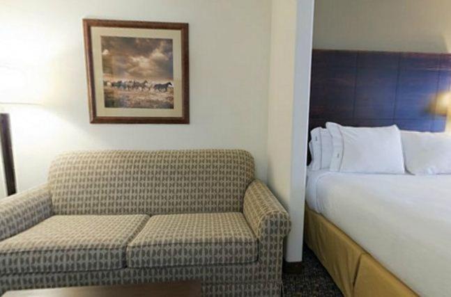 Holiday Inn Express Hotel & Suites Lander by IHG photo 3