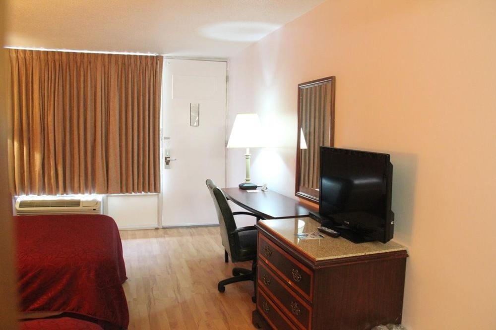 Norfolk Country Inn and Suites photo 48