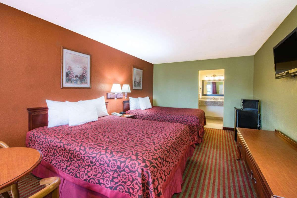 Days Inn by Wyndham McAllen photo 22