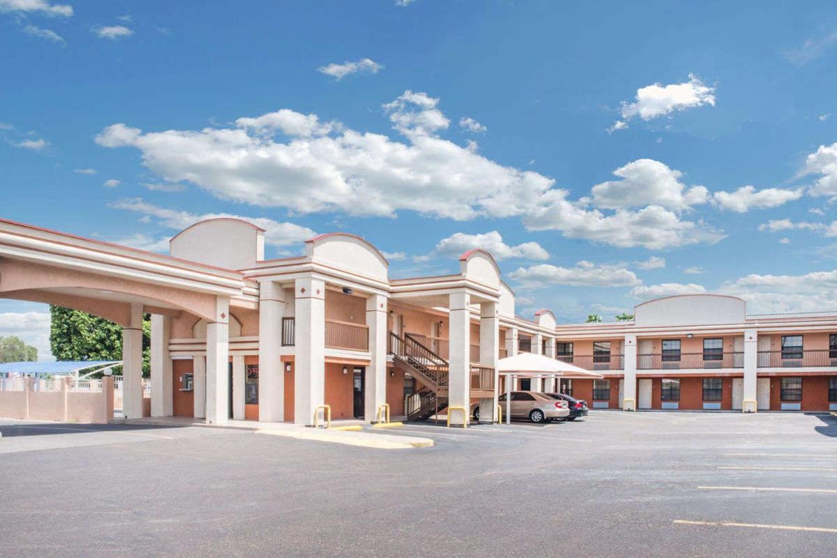 Days Inn by Wyndham McAllen photo 29