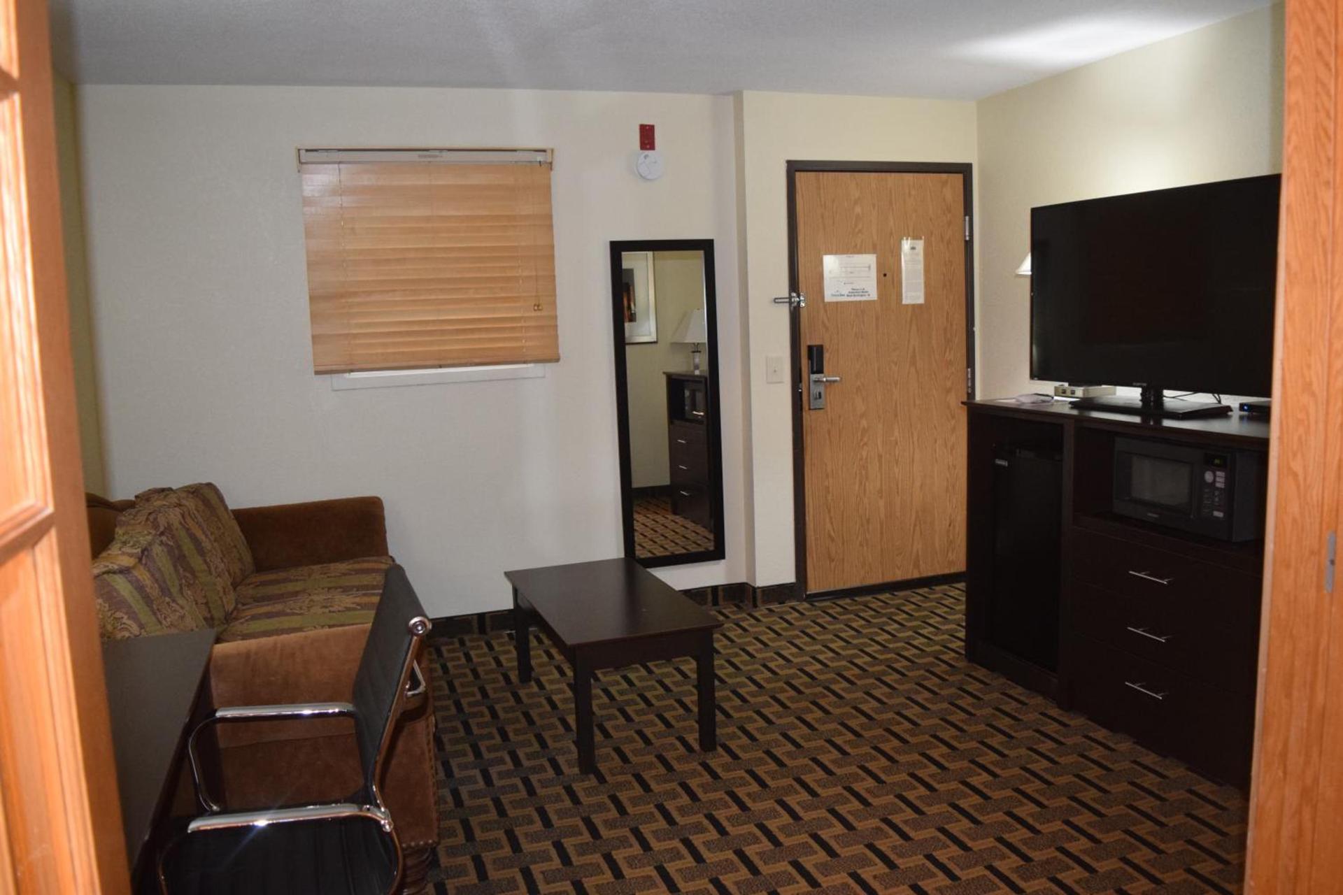 AmericInn by Wyndham West Burlington photo 36