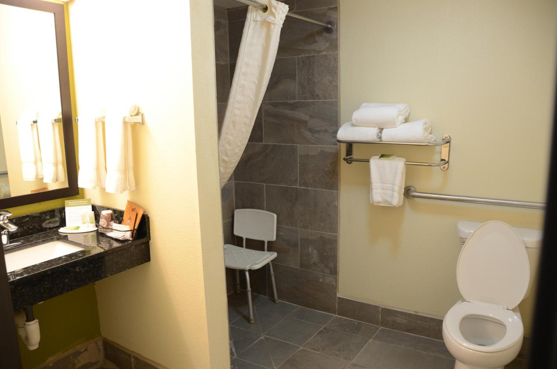 AmericInn by Wyndham West Burlington photo 47