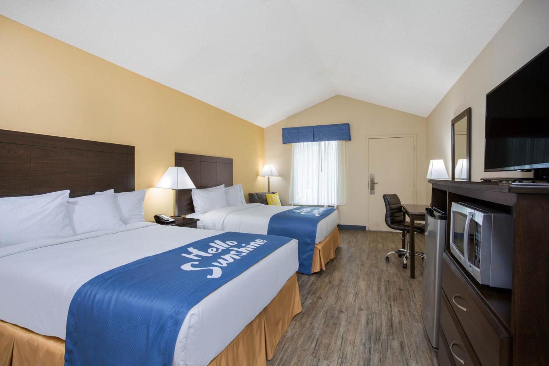 Days Inn by Wyndham Lake City photo 23