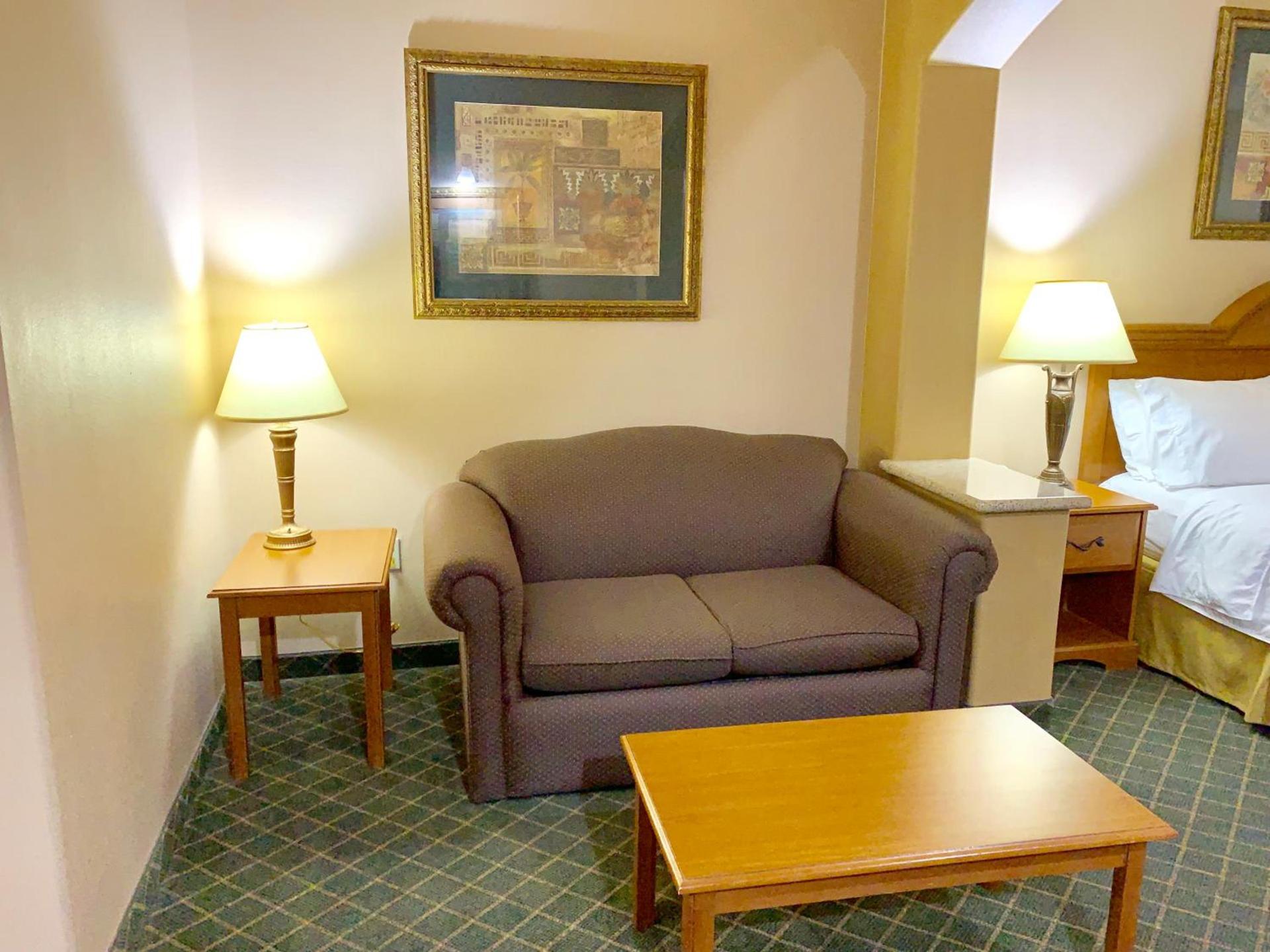 Holiday Inn Express Hotel and Suites Alice by IHG photo 11
