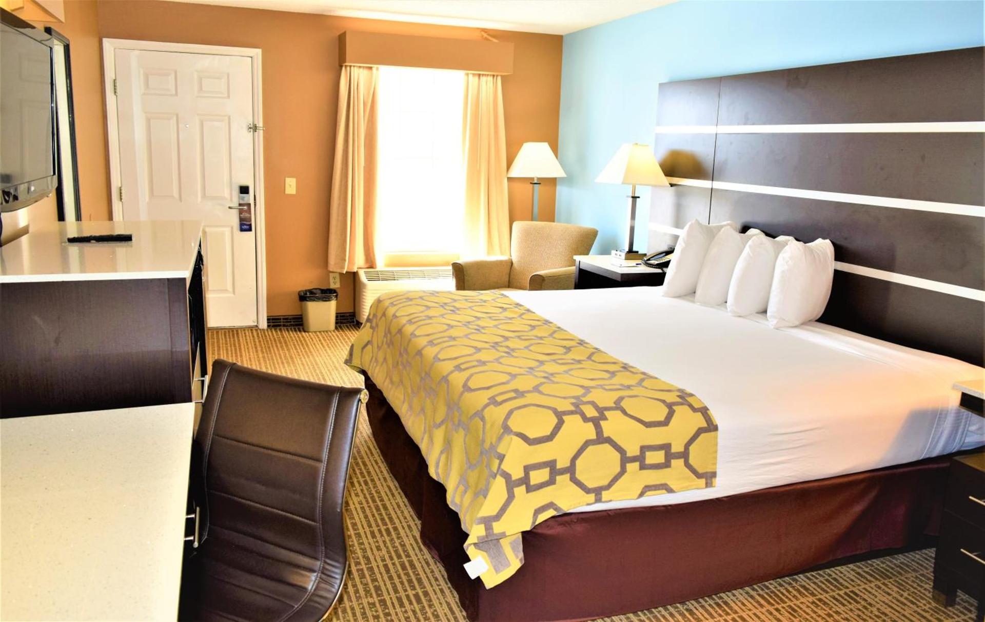 Baymont by Wyndham Forest City photo 11