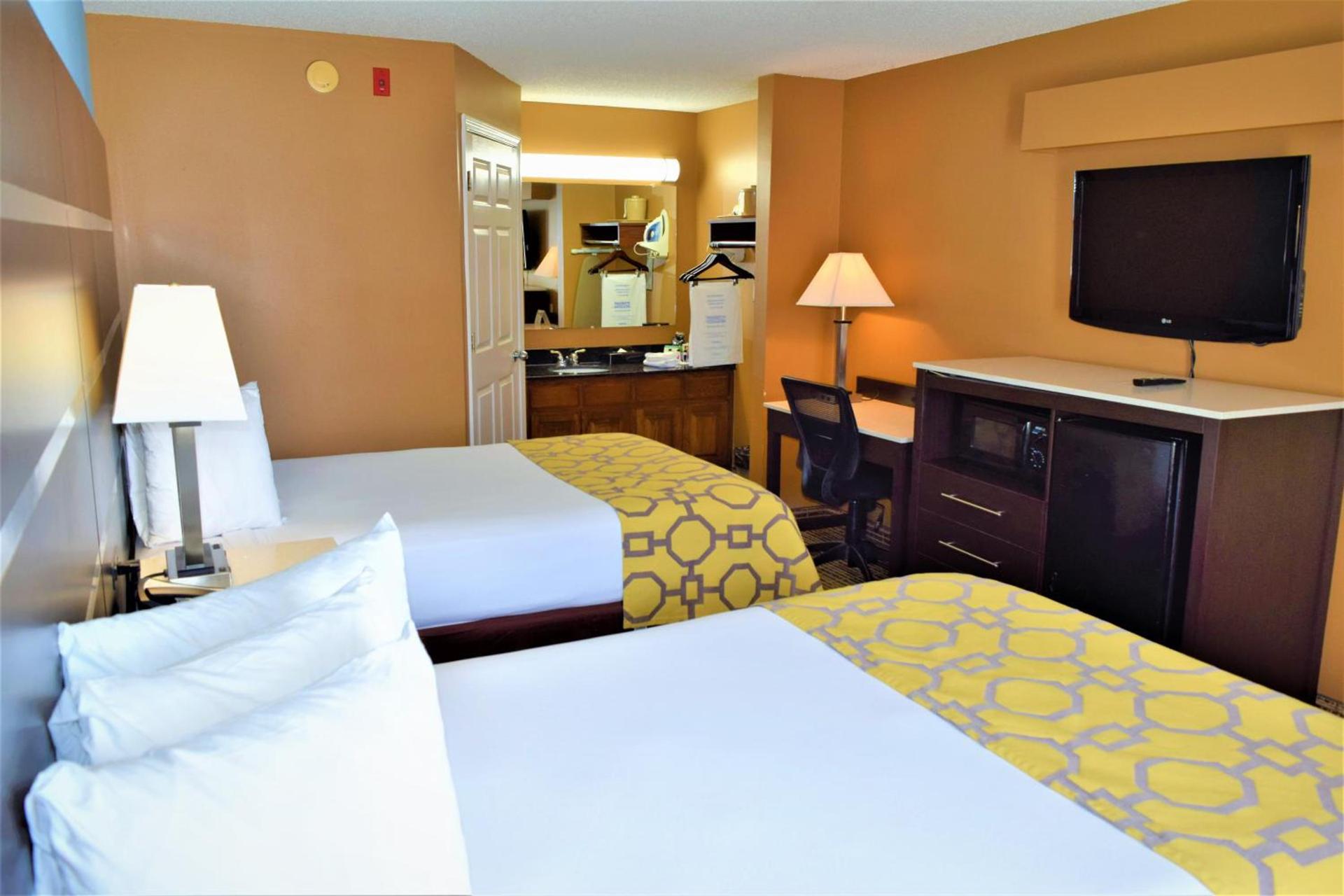 Baymont by Wyndham Forest City photo 14