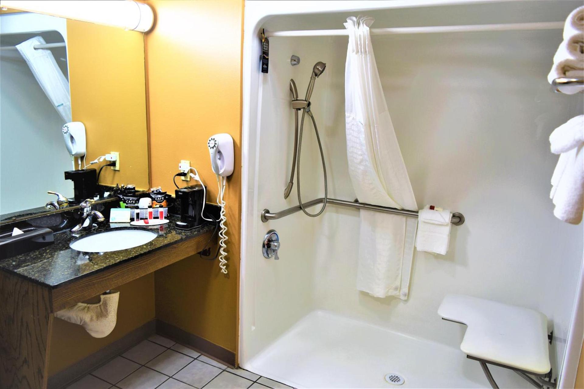 Baymont by Wyndham Forest City photo 22
