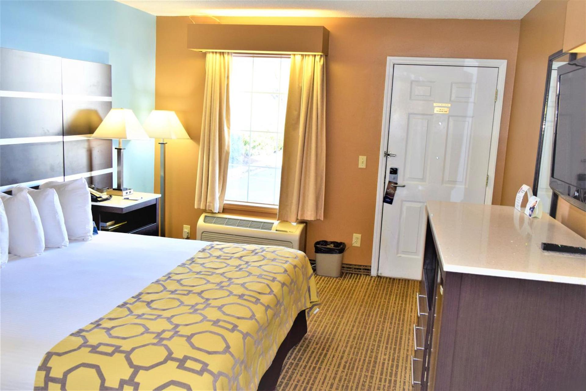Baymont by Wyndham Forest City photo 17