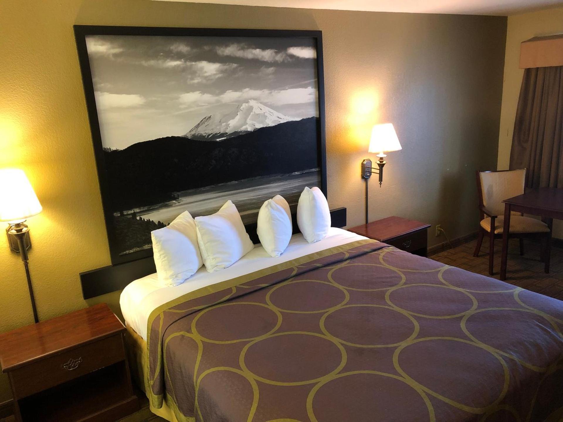Super 8 by Wyndham Corning photo 26