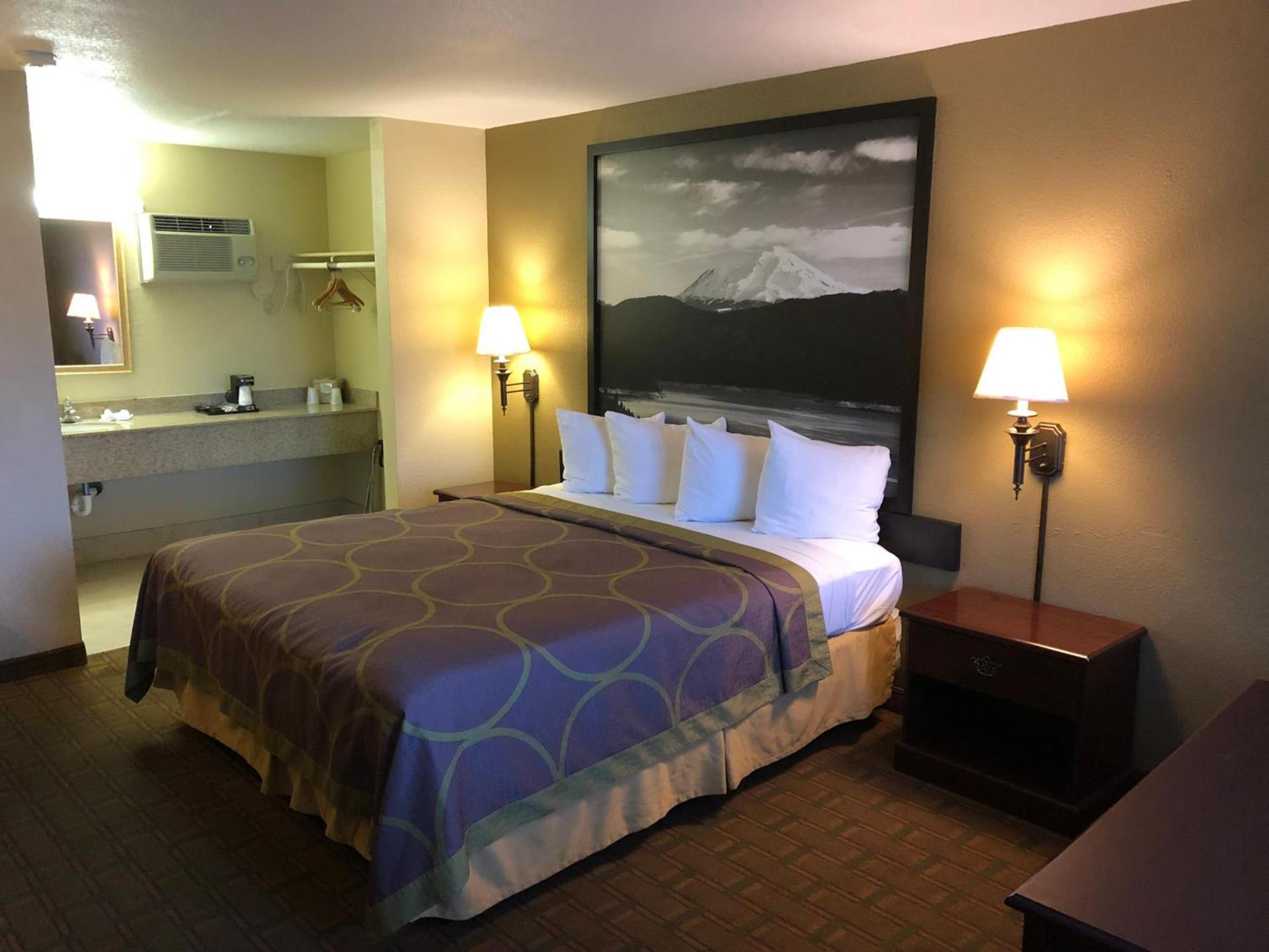 Super 8 by Wyndham Corning photo 27