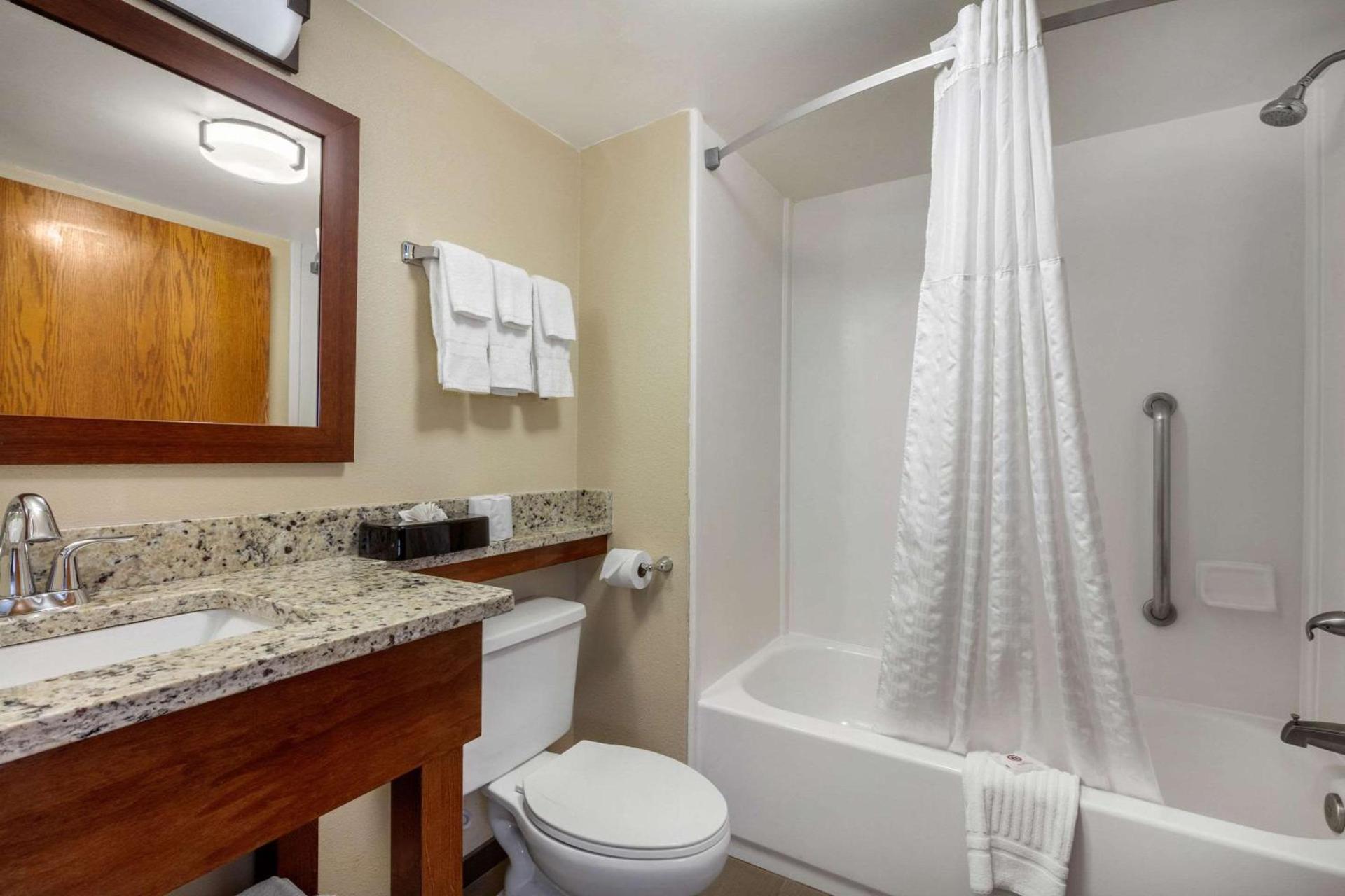 Comfort Inn & Suites Hamilton Place photo 10