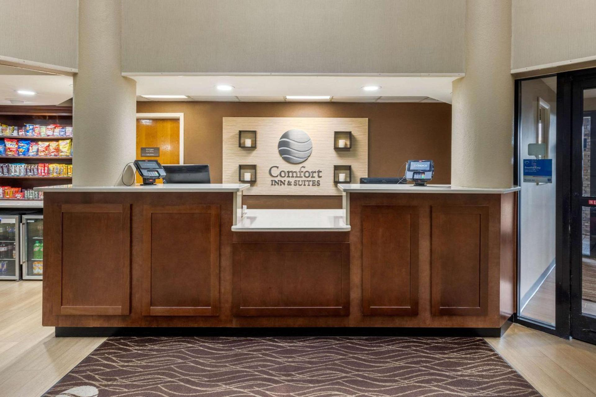 Comfort Inn & Suites Hamilton Place photo 3