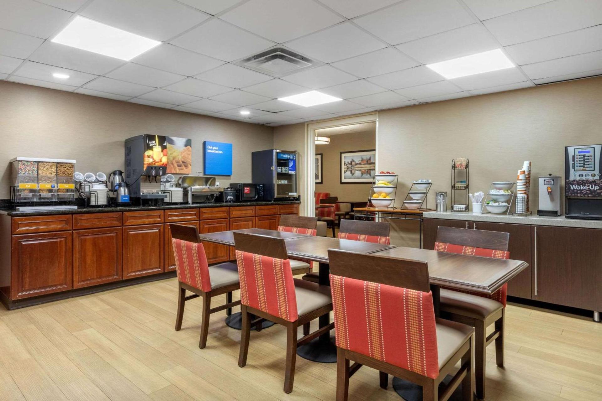 Comfort Inn & Suites Hamilton Place photo 30