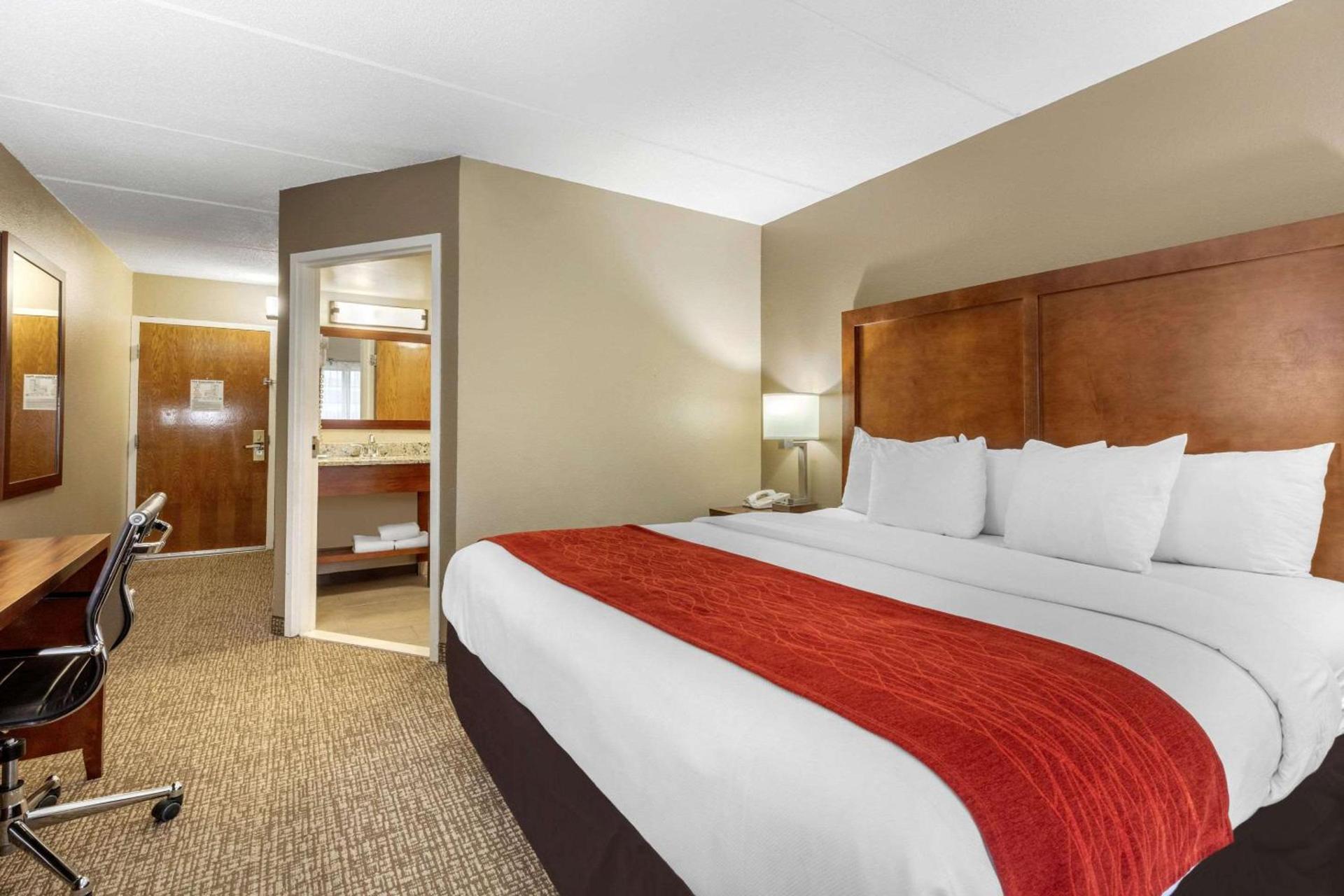 Comfort Inn & Suites Hamilton Place photo 32