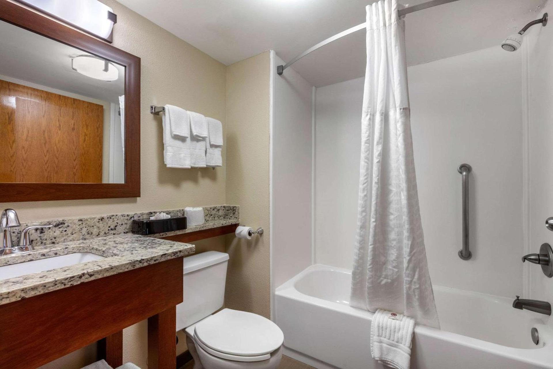 Comfort Inn & Suites Hamilton Place photo 8