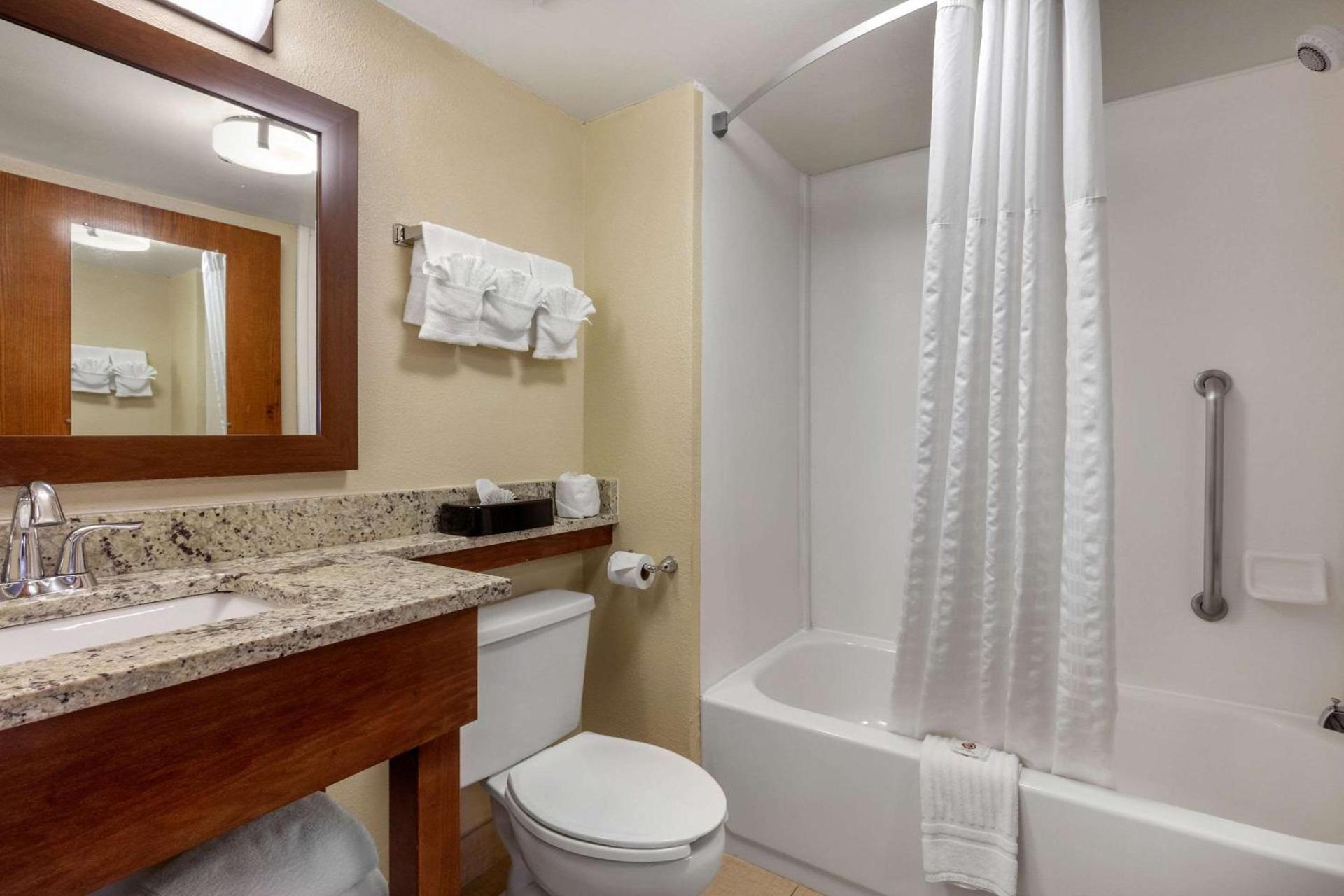 Comfort Inn & Suites Hamilton Place photo 31