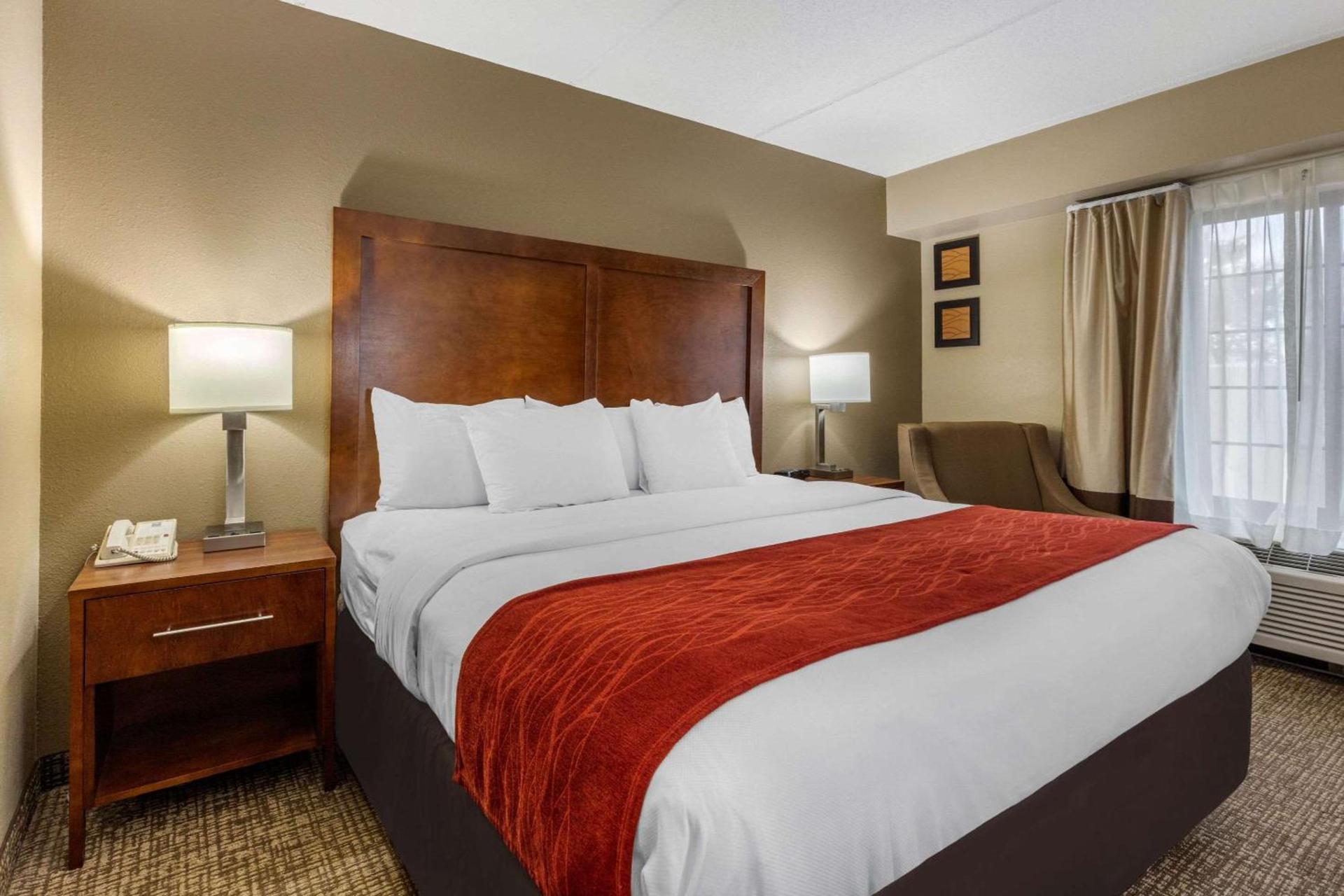 Comfort Inn & Suites Hamilton Place photo 5