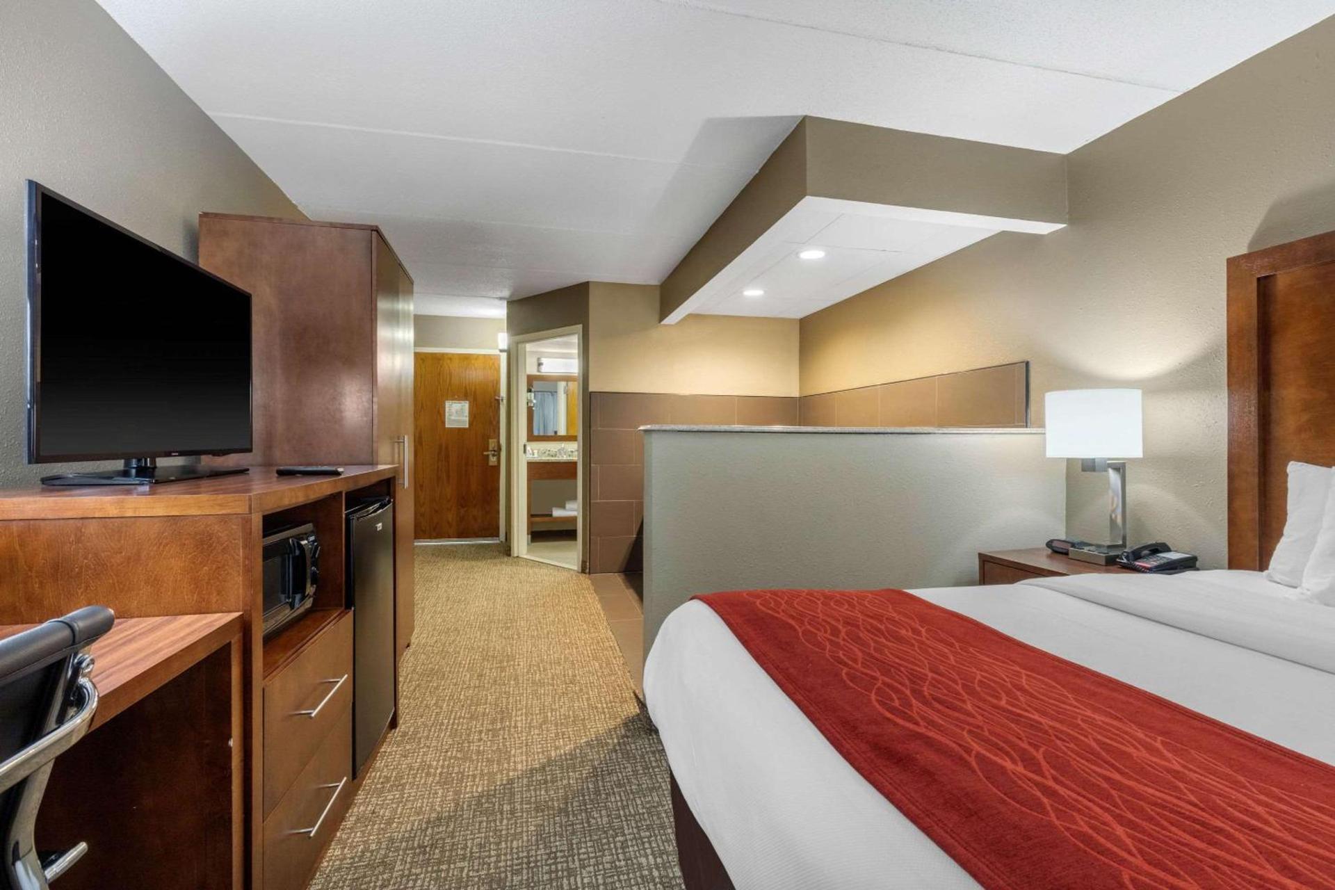 Comfort Inn & Suites Hamilton Place photo 12