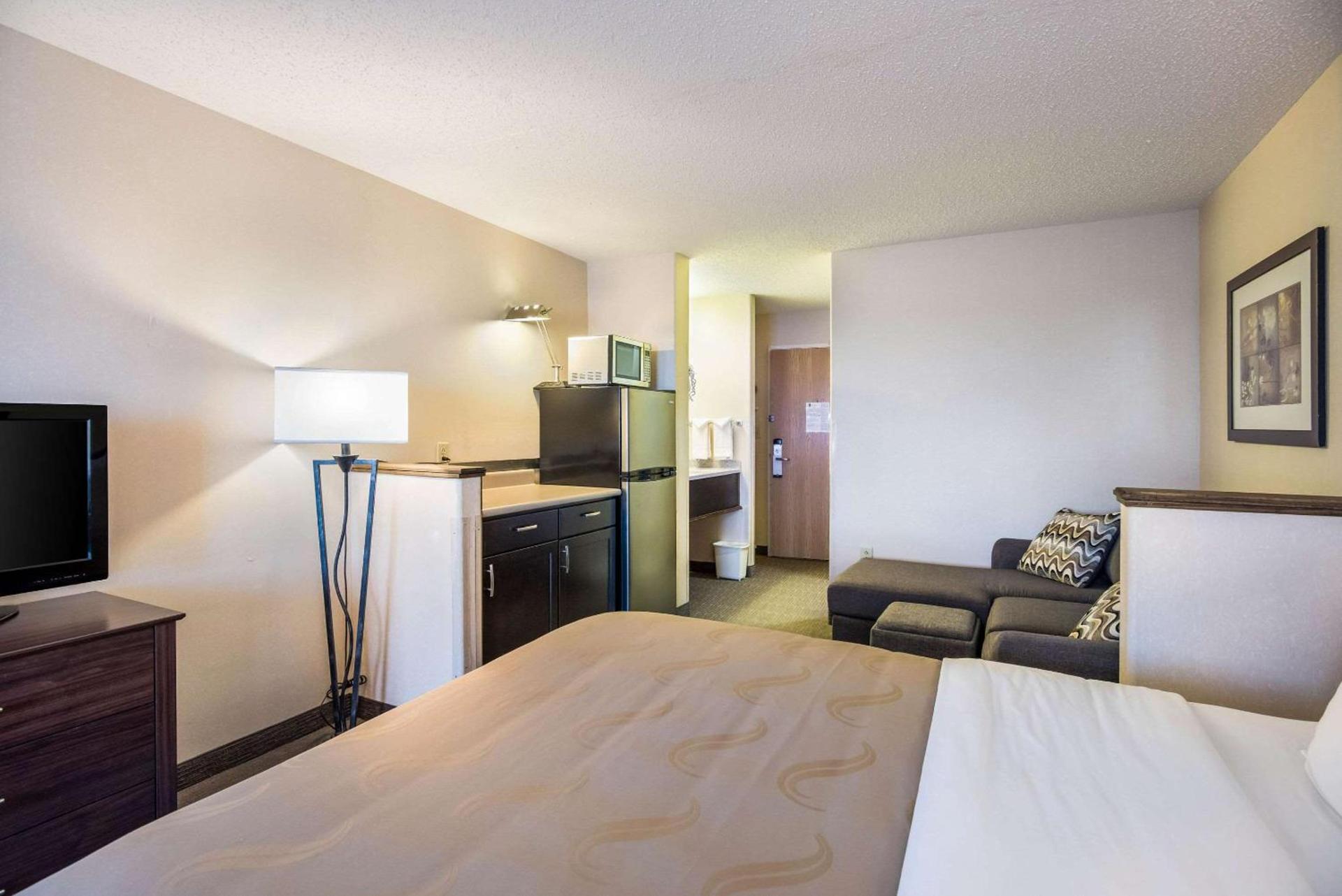Quality Inn & Suites Pueblo West photo 16