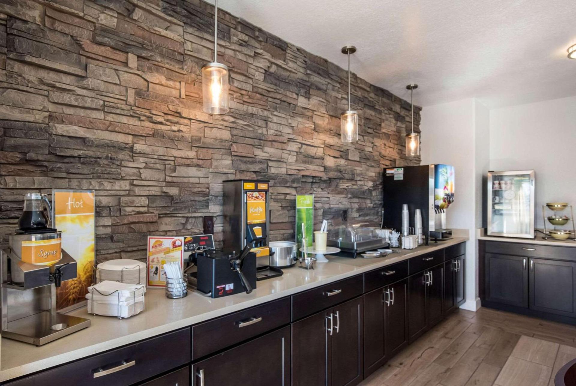 Quality Inn & Suites Pueblo West photo 36