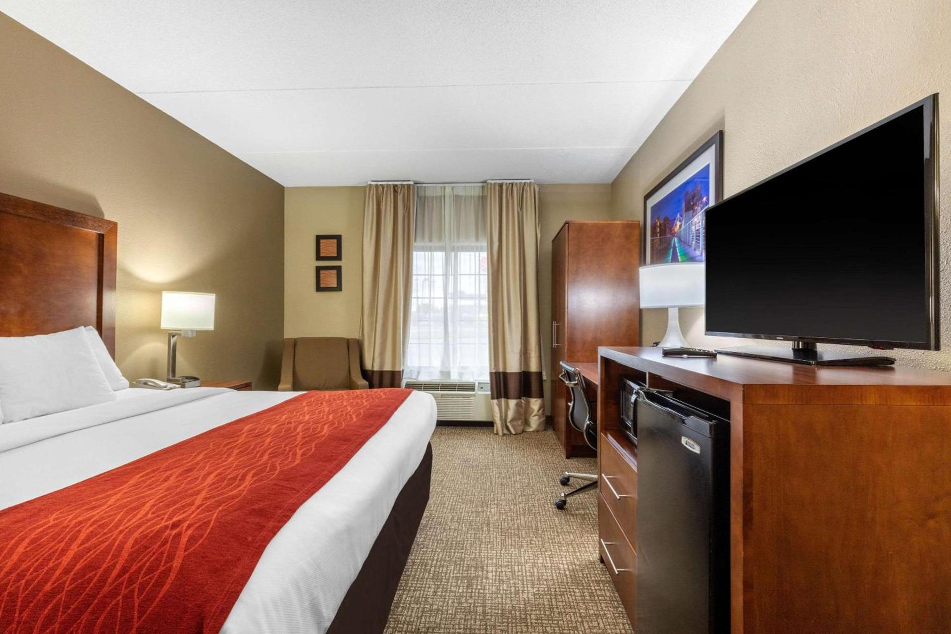 Comfort Inn & Suites Hamilton Place photo 11