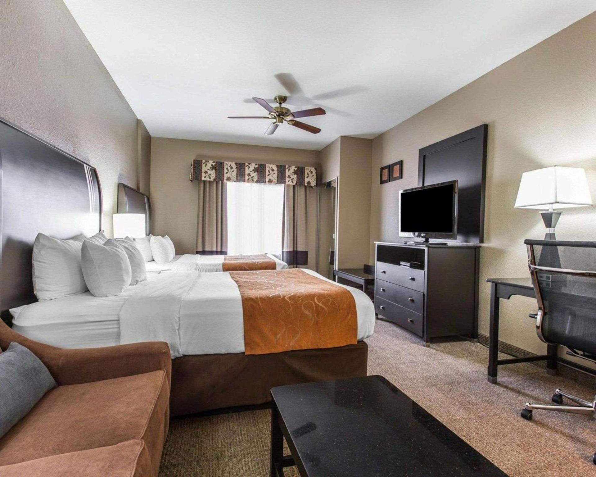 Comfort Suites Bakersfield photo 8