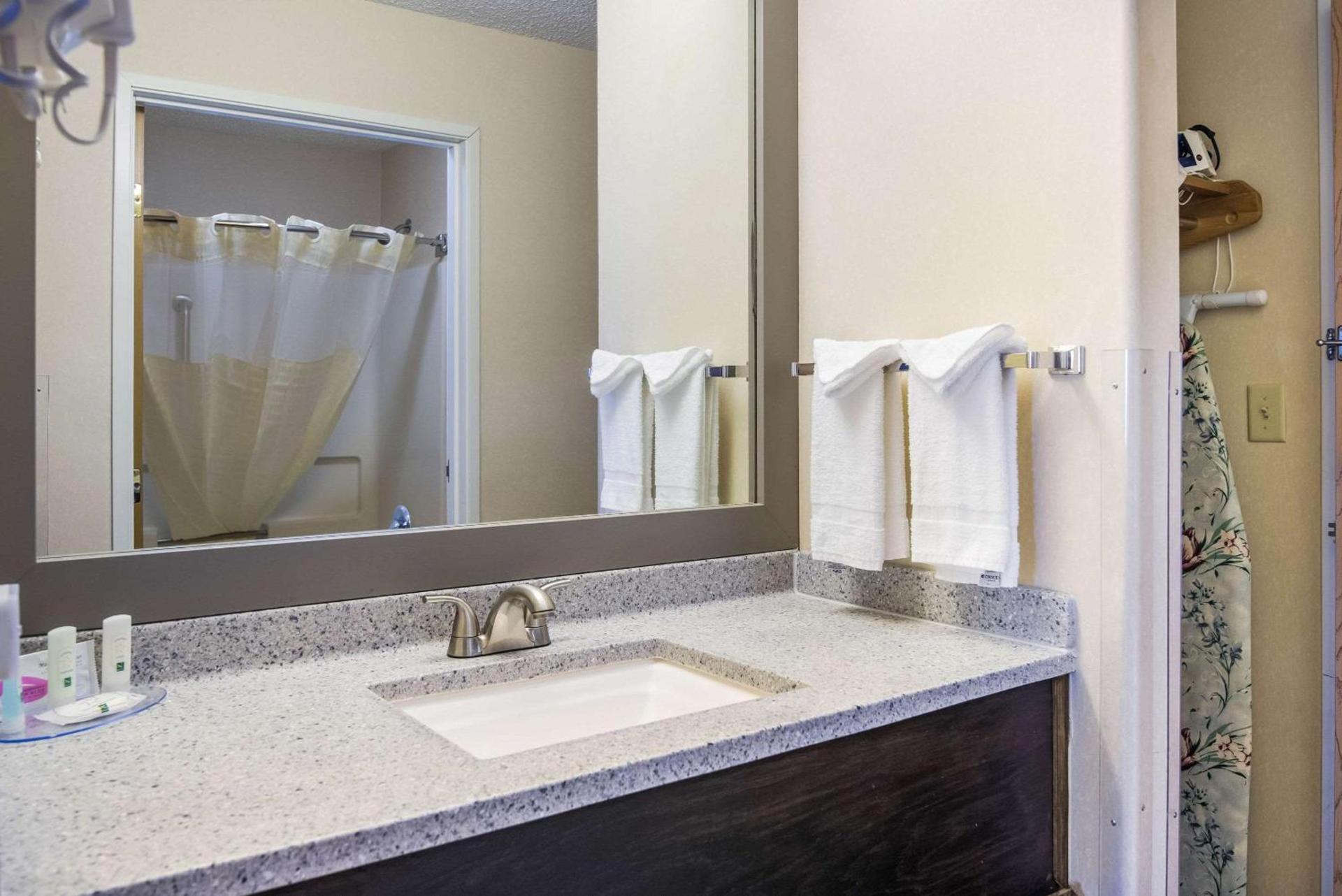 Quality Inn & Suites Pueblo West photo 22