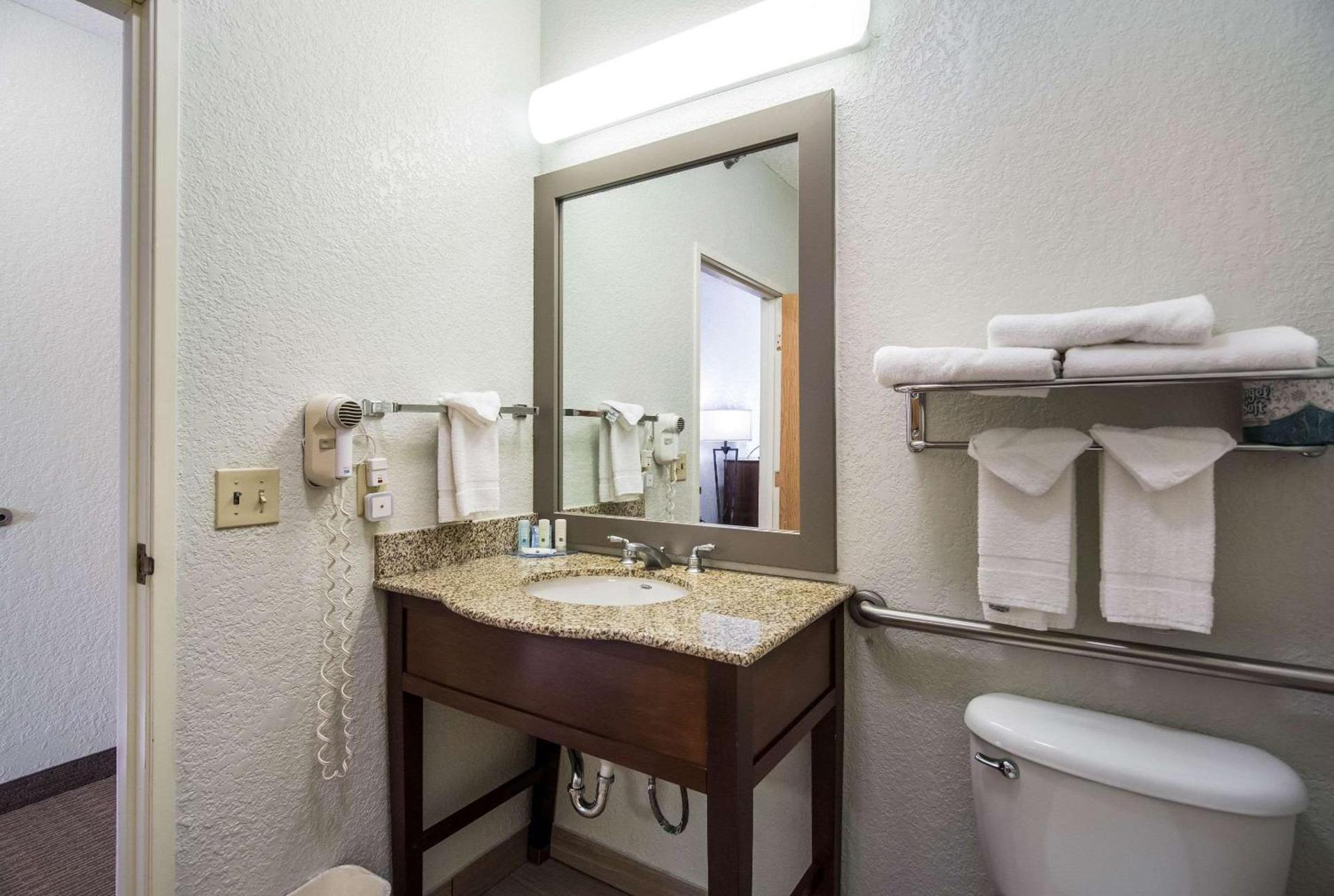Quality Inn & Suites Pueblo West photo 20