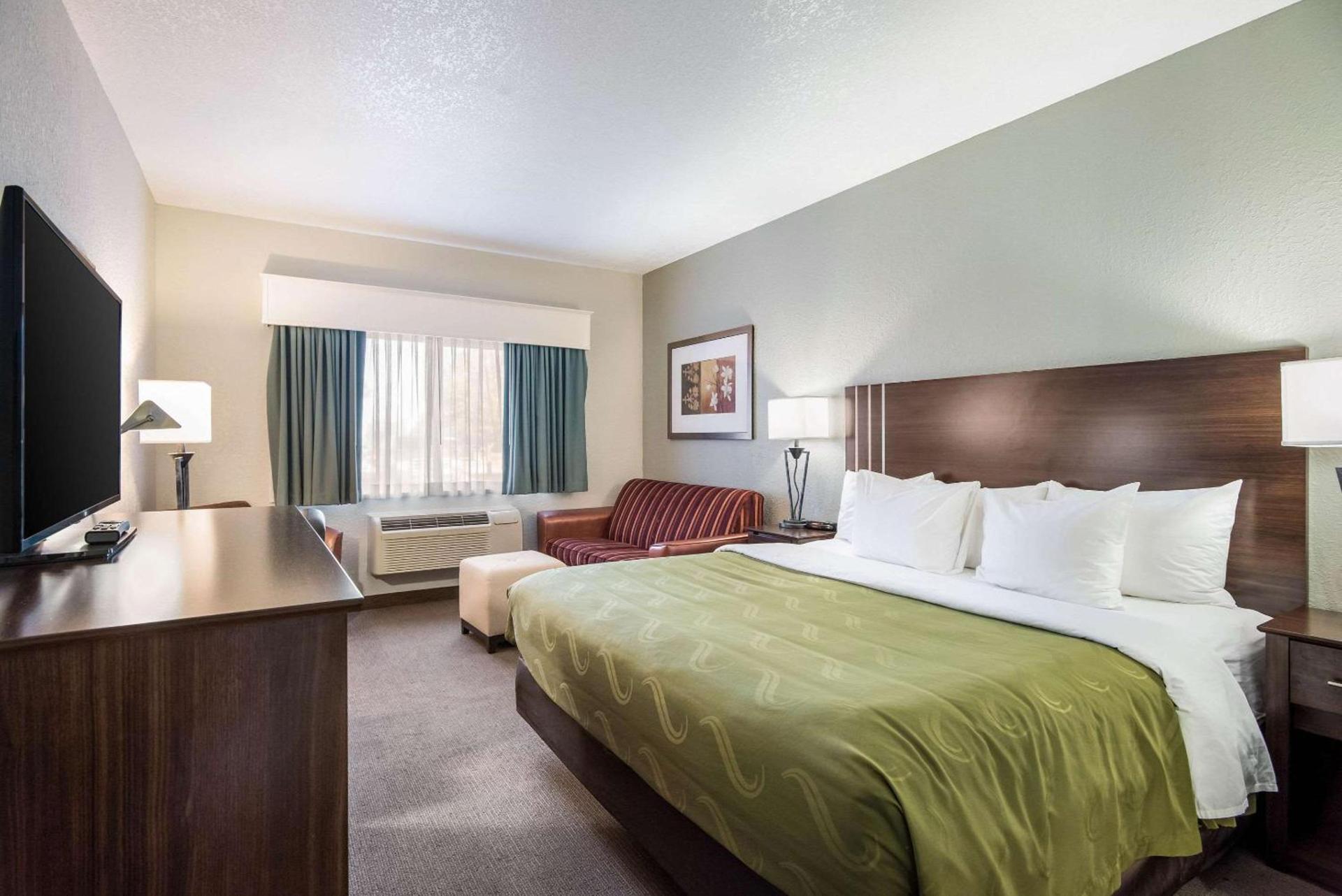 Quality Inn & Suites Pueblo West photo 26
