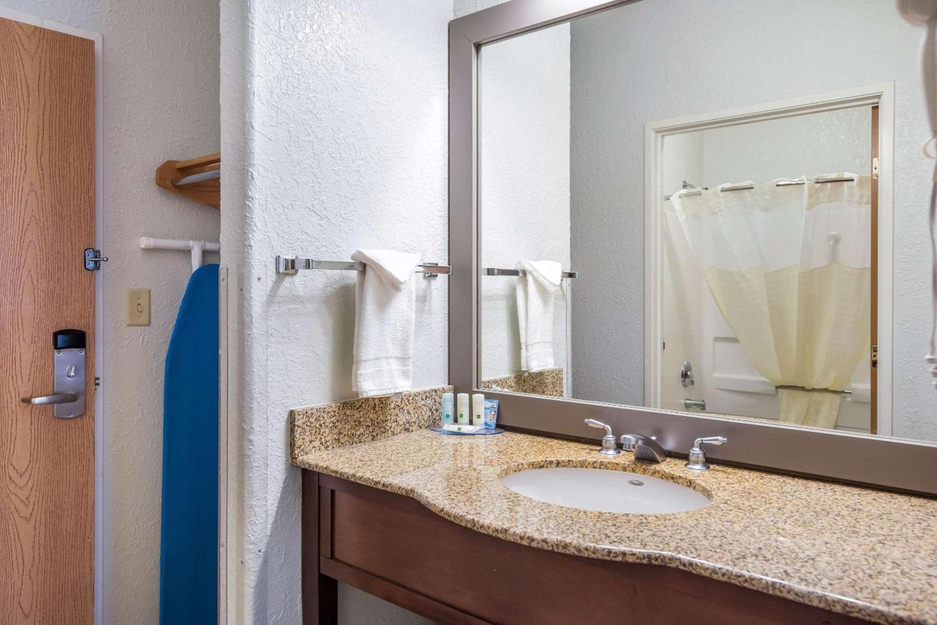 Quality Inn & Suites Pueblo West photo 24